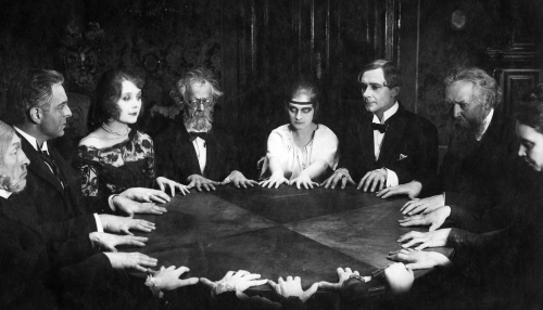 Photogramme extrait de Dr Mabuse (1922) de Fritz Lang.